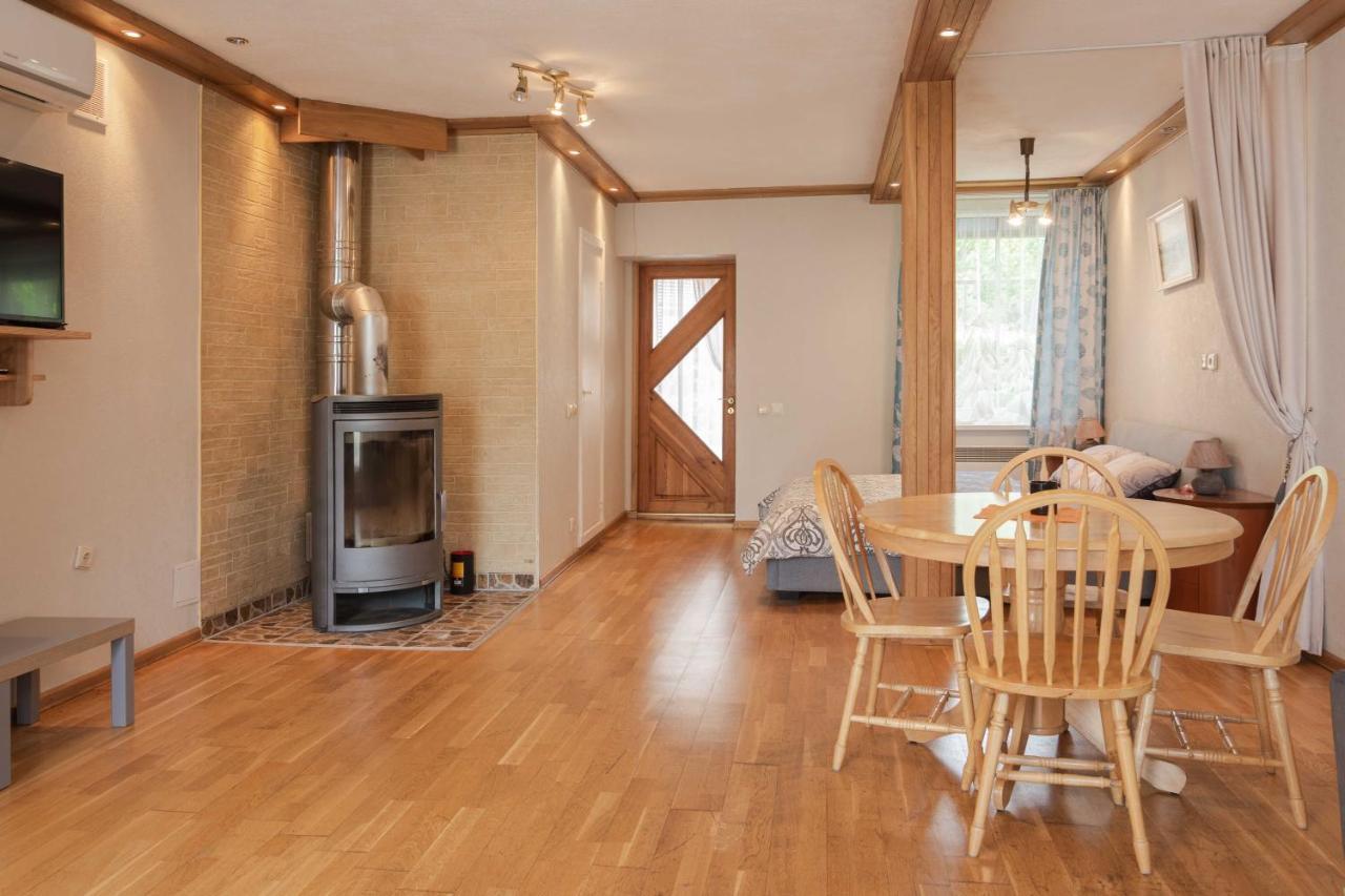 Cozy One Room Apartment With Yard Juodkrante Exterior photo