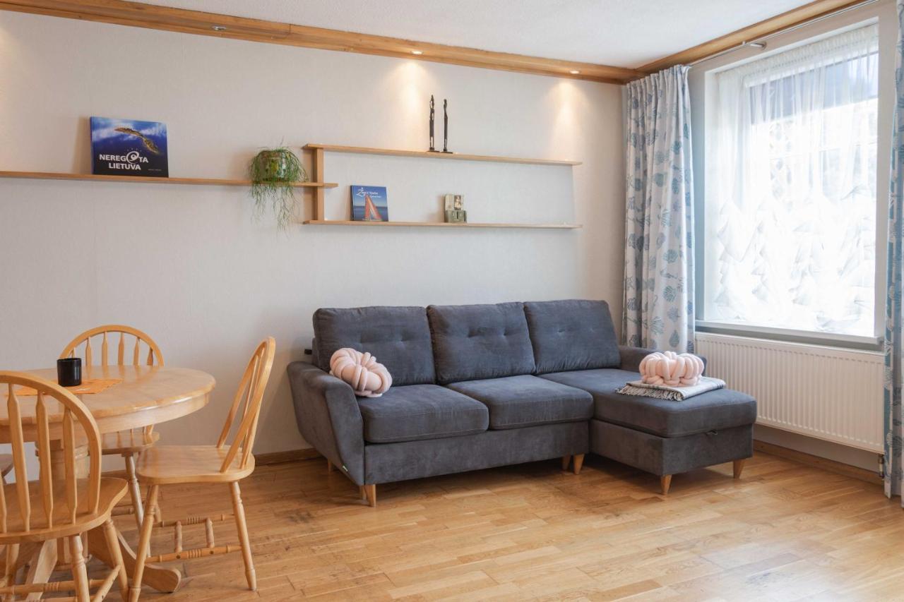 Cozy One Room Apartment With Yard Juodkrante Exterior photo