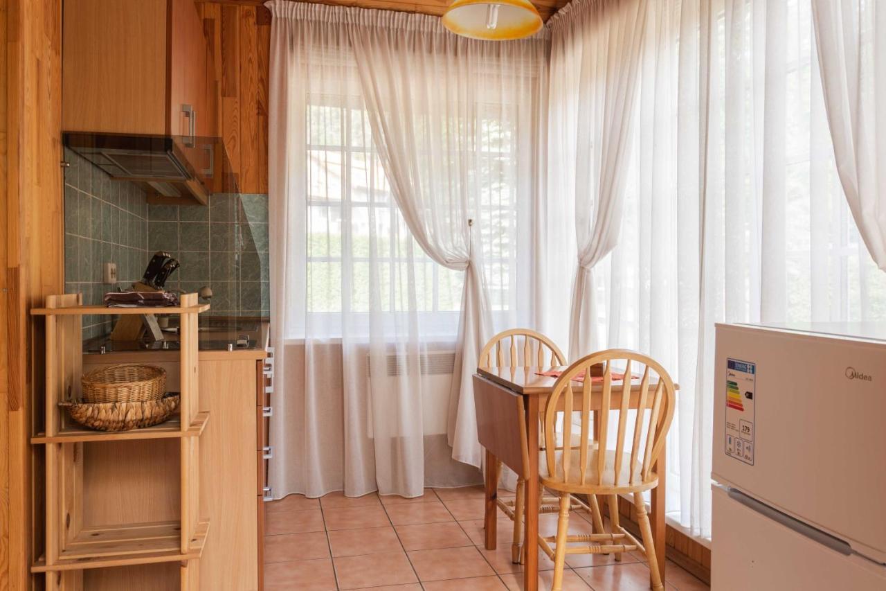 Cozy One Room Apartment With Yard Juodkrante Exterior photo